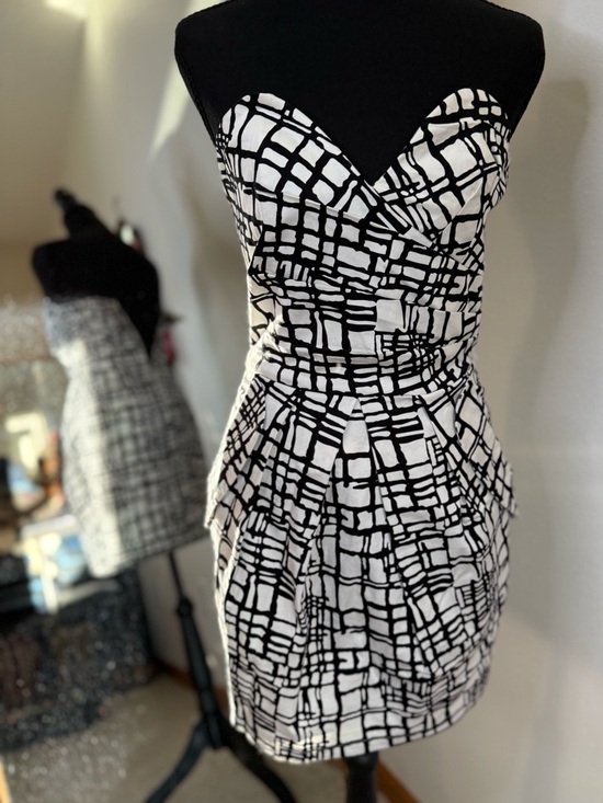 Ark & Co Dresses & Skirts - Ark & Co Strapless Cocktail Dress Black White Graphic Print Size M
